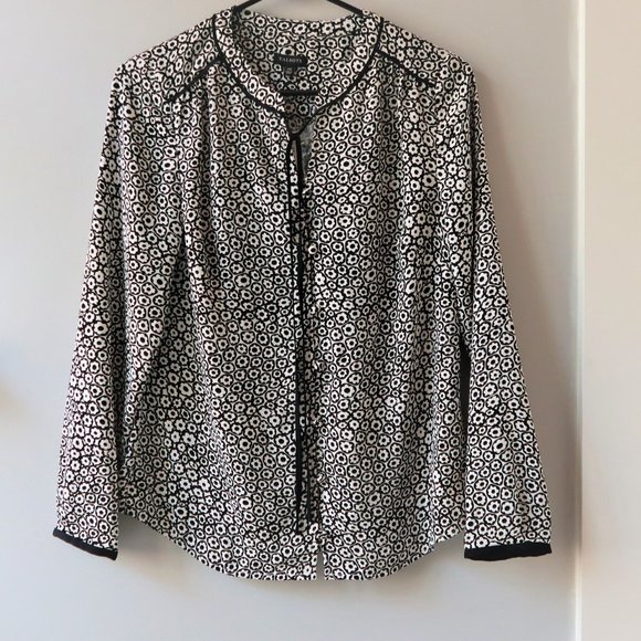 Talbots button down easy top in black and white floral design NWT small - Picture 1 of 6